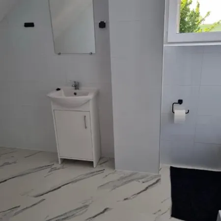 Konukevi Bajkowe Zacisze - Basen, Ping-pong, Bilard 3*